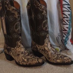 NWT brown “PEACE” sign snakeskin boots-Size 7M